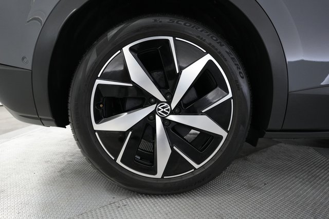 2023 Volkswagen ID.4 — photo 17 of 20