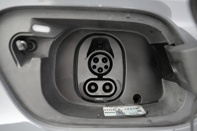2023 Volkswagen ID.4 — photo 8 of 20