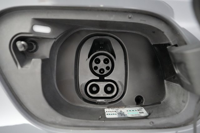 2023 Volkswagen ID.4 — photo 8 of 20