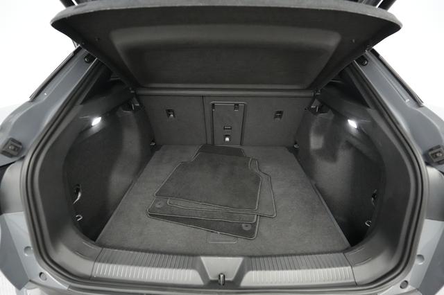 2023 Volkswagen ID.4 — photo 6 of 20