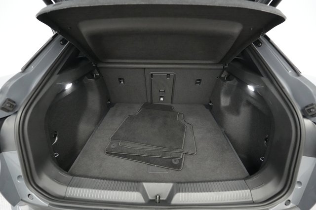 2023 Volkswagen ID.4 — photo 6 of 20