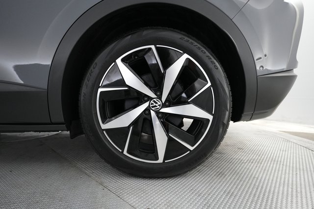 2023 Volkswagen ID.4 — photo 16 of 20