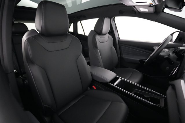 2023 Volkswagen ID.4 — photo 18 of 20