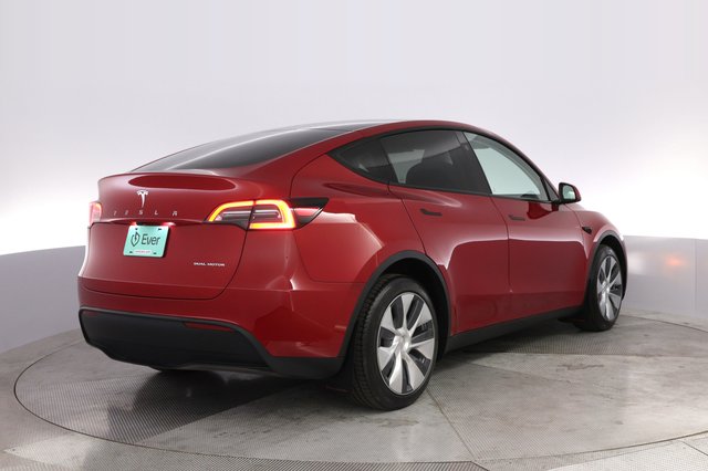 2023 Tesla Model Y — photo 2 of 21