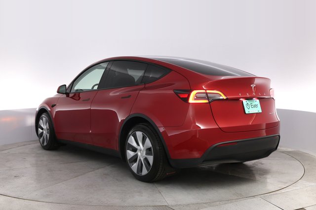 2023 Tesla Model Y — photo 13 of 21