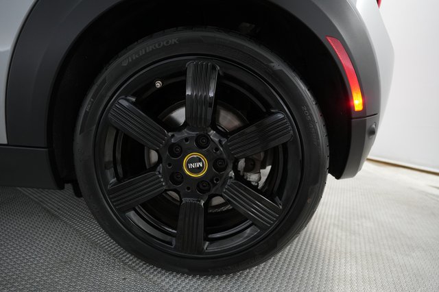 2024 MINI Cooper SE — photo 16 of 26