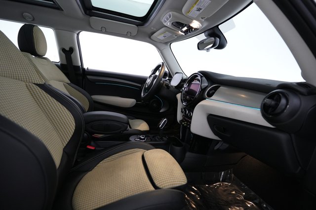 2024 MINI Cooper SE — photo 19 of 26