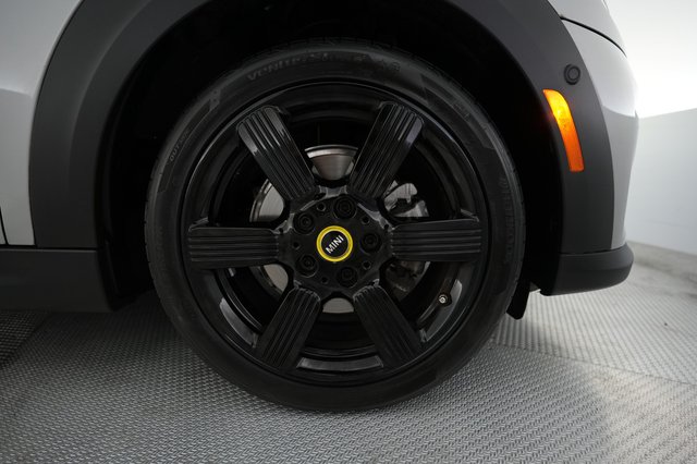 2024 MINI Cooper SE — photo 17 of 26