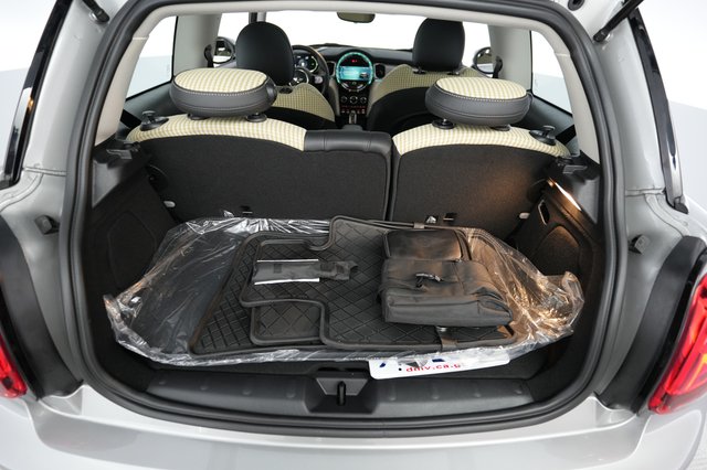 2024 MINI Cooper SE — photo 6 of 26