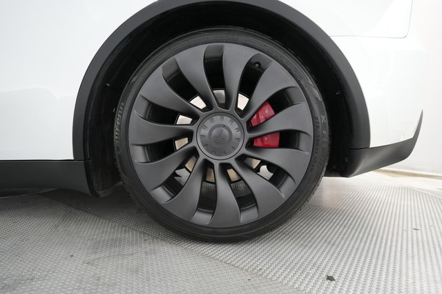 2023 Tesla Model Y — photo 17 of 21