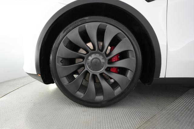 2023 Tesla Model Y — photo 7 of 21