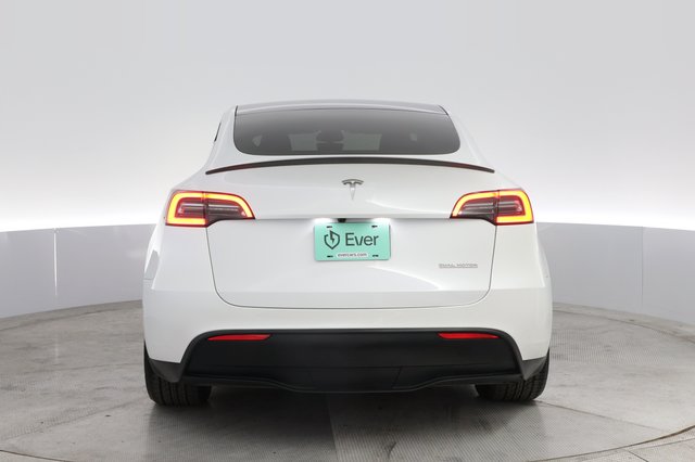 2023 Tesla Model Y — photo 12 of 21