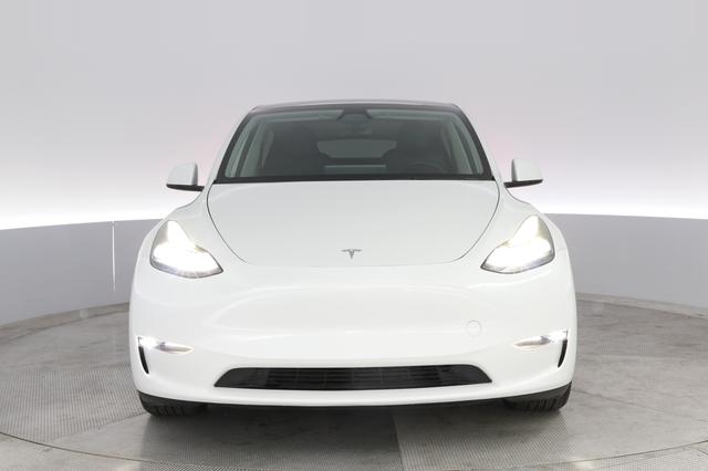 2023 Tesla Model Y — photo 9 of 21
