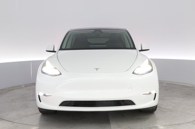 2023 Tesla Model Y — photo 9 of 21