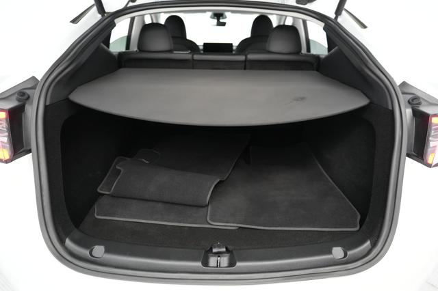 2023 Tesla Model Y — photo 6 of 21