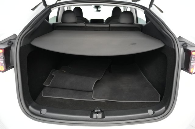 2023 Tesla Model Y — photo 6 of 21