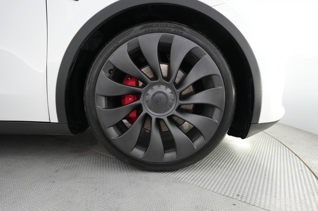 2023 Tesla Model Y — photo 16 of 21