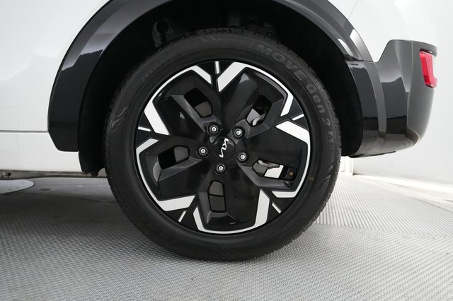 2024 Kia Niro EV — photo 16 of 23