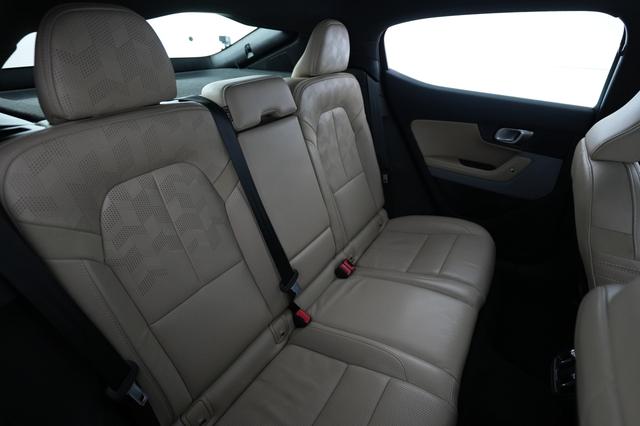 2022 Polestar 2 — photo 4 of 21