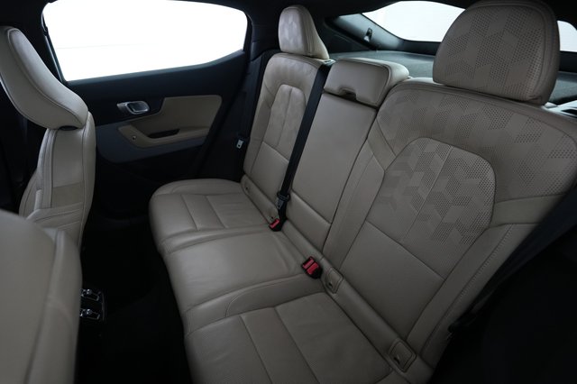 2022 Polestar 2 — photo 18 of 21