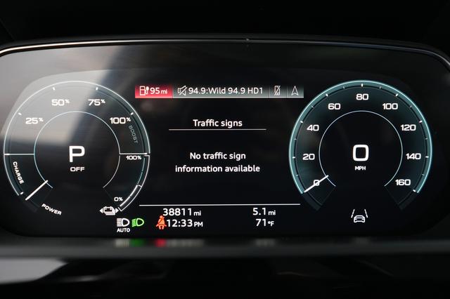 2021 Audi e-tron — photo 5 of 24