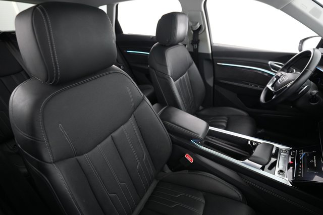 2021 Audi e-tron — photo 19 of 24