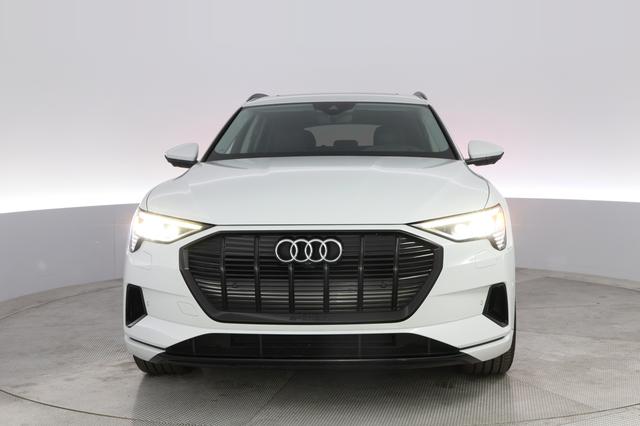 2021 Audi e-tron — photo 9 of 24