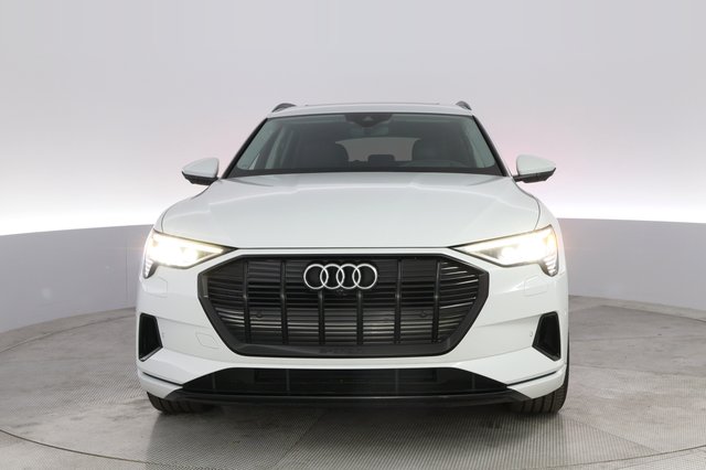 2021 Audi e-tron — photo 9 of 24