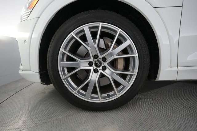 2021 Audi e-tron — photo 17 of 24