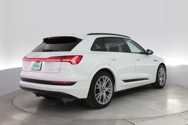 2021 Audi e-tron — photo 2 of 24
