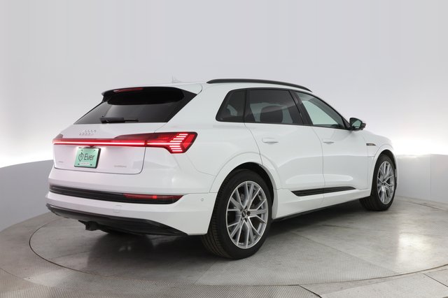 2021 Audi e-tron — photo 2 of 24
