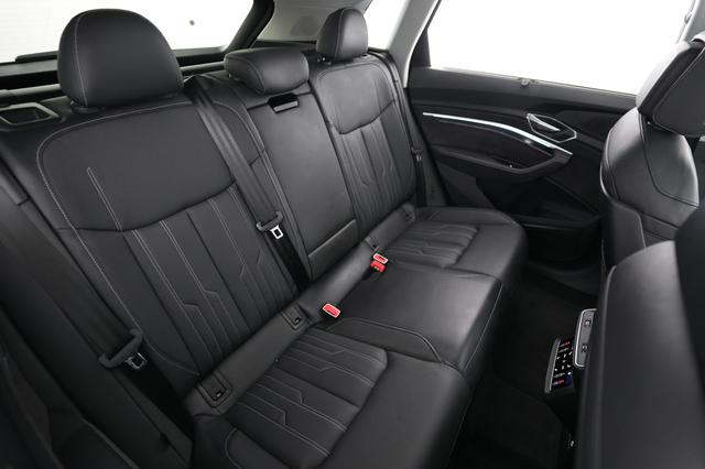 2021 Audi e-tron — photo 4 of 24