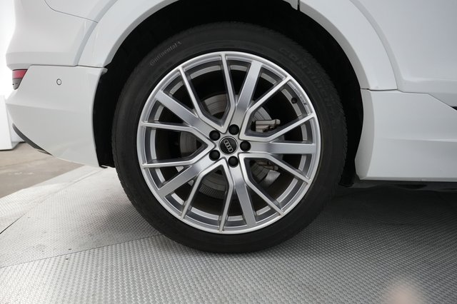 2021 Audi e-tron — photo 15 of 24