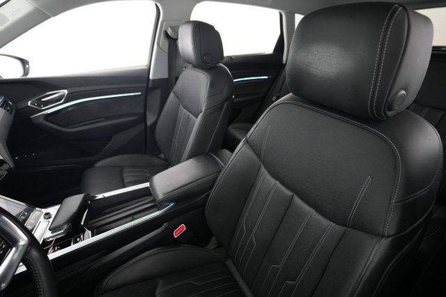 2021 Audi e-tron — photo 3 of 24
