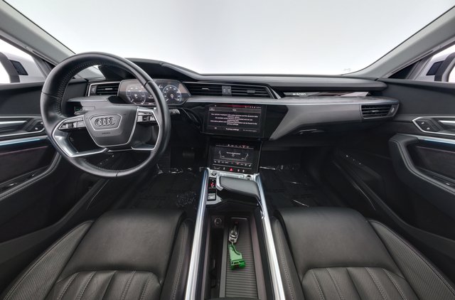 2021 Audi e-tron — photo 21 of 24