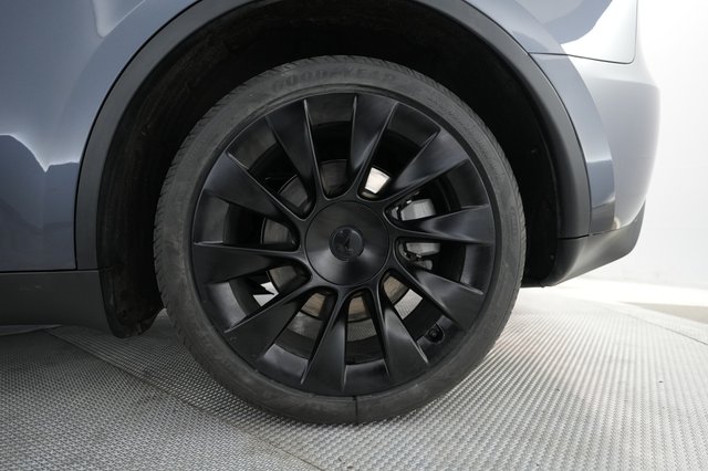 2023 Tesla Model Y — photo 16 of 21