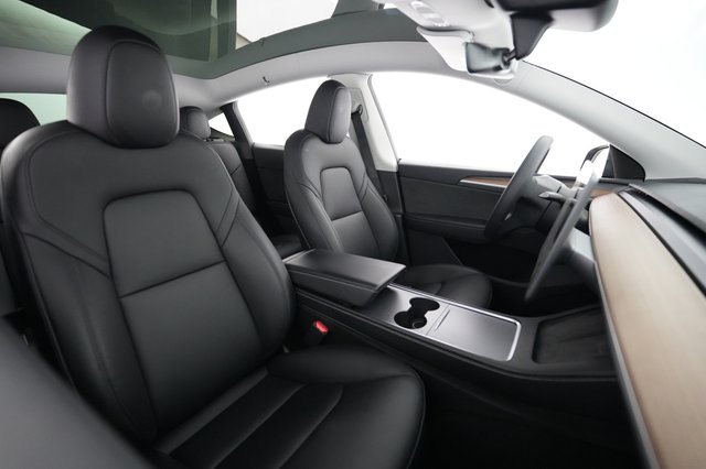 2023 Tesla Model Y — photo 18 of 21