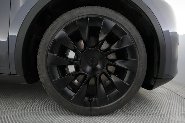 2023 Tesla Model Y — photo 7 of 21