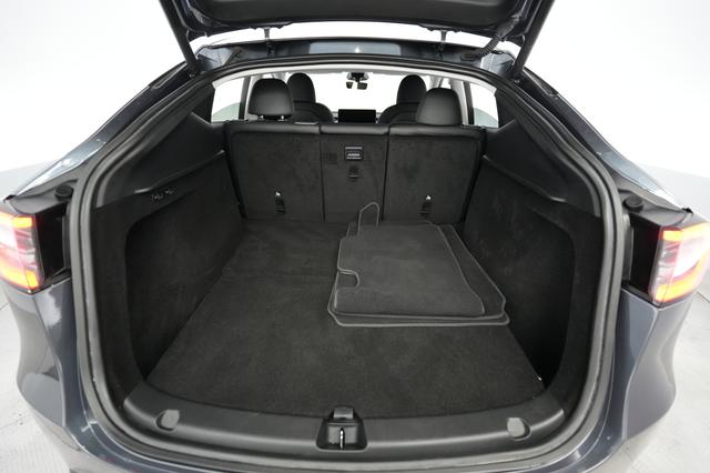 2023 Tesla Model Y — photo 6 of 21