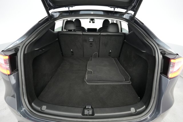 2023 Tesla Model Y — photo 6 of 21