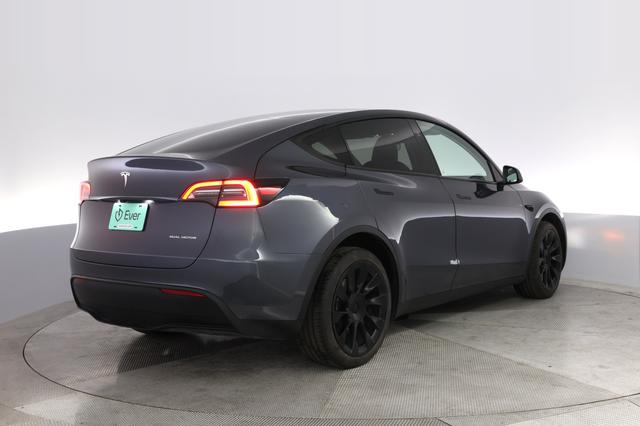 2023 Tesla Model Y — photo 2 of 21