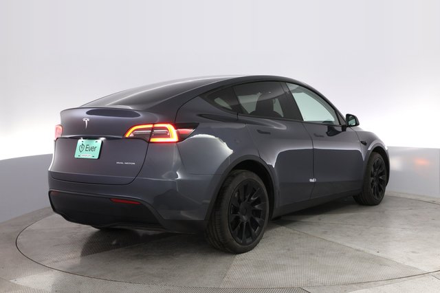 2023 Tesla Model Y — photo 2 of 21