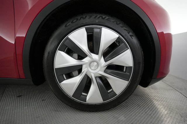 2023 Tesla Model Y — photo 14 of 24