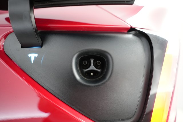 2023 Tesla Model Y — photo 8 of 24