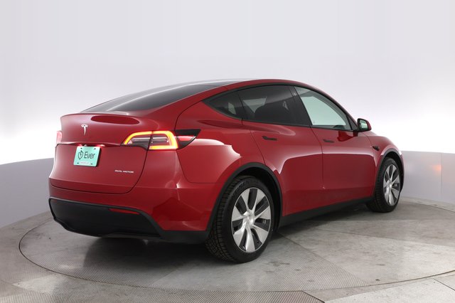2023 Tesla Model Y — photo 2 of 24
