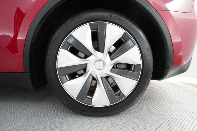 2023 Tesla Model Y — photo 7 of 24