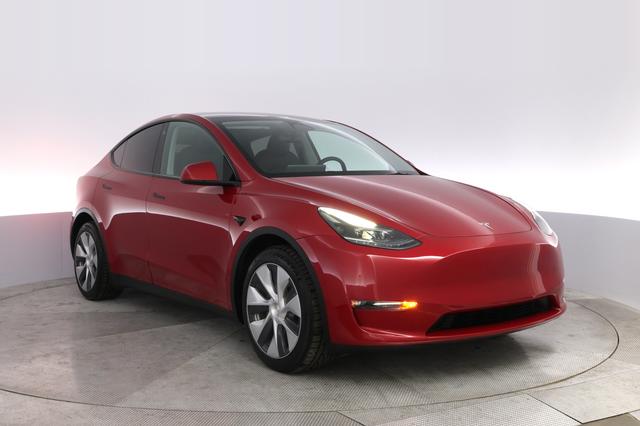 2023 Tesla Model Y — photo 10 of 24