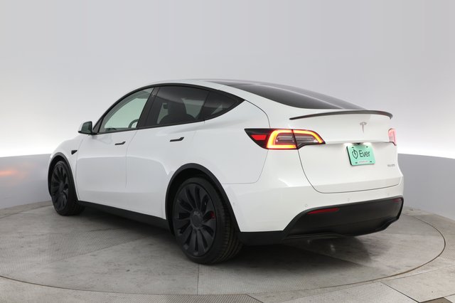 2022 Tesla Model Y — photo 13 of 24