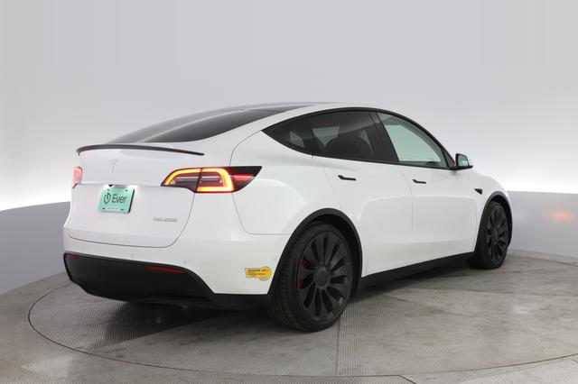 2022 Tesla Model Y — photo 2 of 24