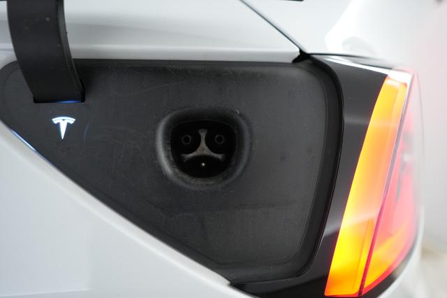 2022 Tesla Model Y — photo 8 of 24